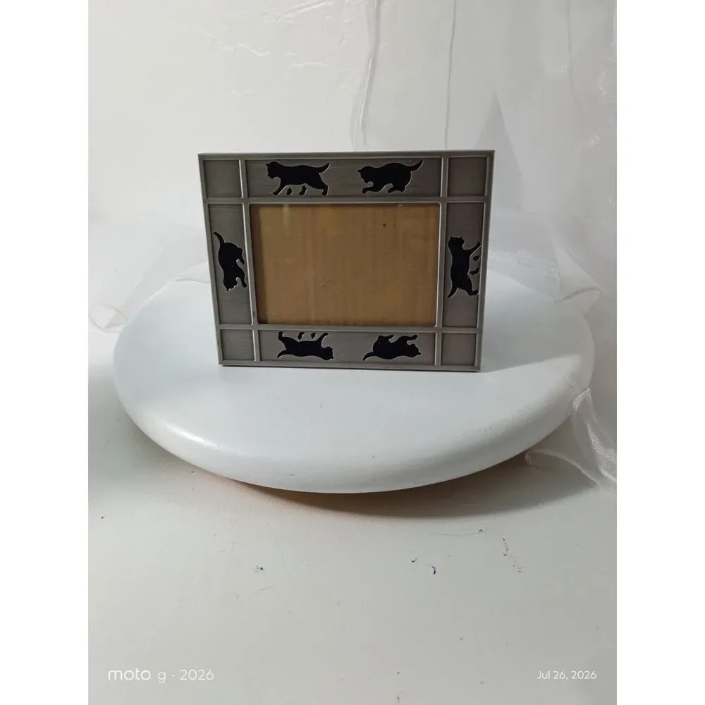 Vintage Silver Pewter Cat Picture Frame 3.5x5 Tabletop Easel Back Pet Lover
